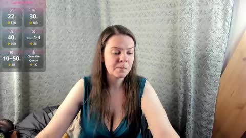 mia_lores online show from October 21, 2025, 9:32 am