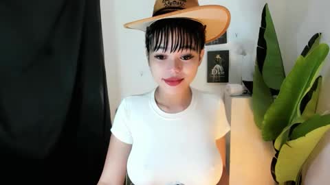 Snapshot of mia_lover9 chatting on June 8, 2026, 6:03 am M I A online show from June 8, 2026, 6:03 am