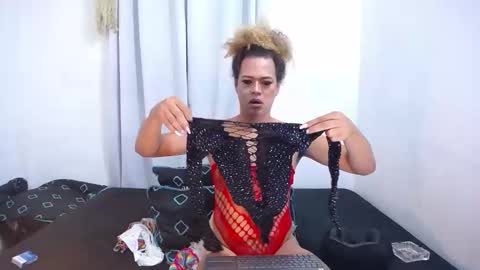 ---Mia--- online show from November 9, 2025, 4:00 am