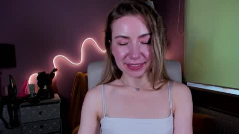 Mia online show from September 21, 2025, 1:24 pm