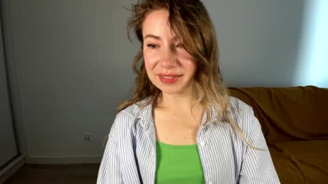 Mia online show from April 17, 2026, 6:38 am