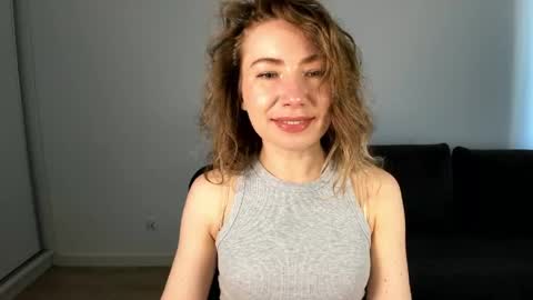 Mia online show from April 21, 2026, 1:17 pm