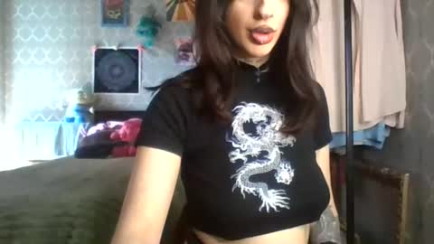 Snapshot of mia_meeeow chatting on June 24, 2026, 12:04 pm Mia online show from June 24, 2026, 12:04 pm