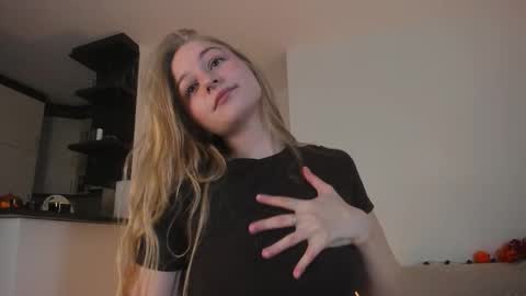 Mia here Appreciate your support online show from October 15, 2025, 3:12 pm