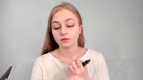 Mia here Appreciate your support online show from April 22, 2026, 7:00 am