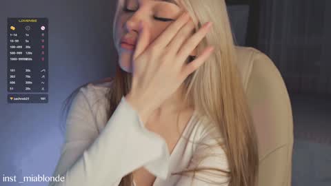 mia_milagros online show from December 2, 2024, 2:09 am