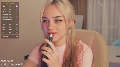 mia_milagros online show from January 8, 2025, 3:19 am