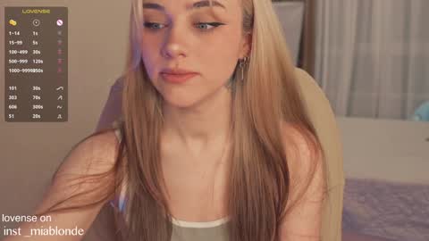 mia_milagros online show from January 9, 2025, 3:26 am