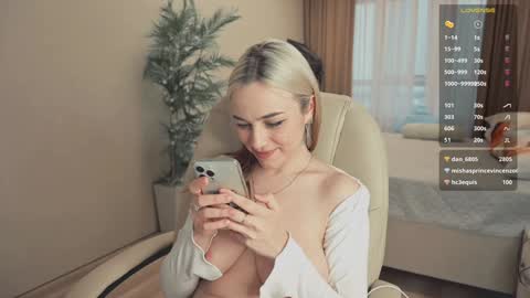 mia_milagros online show from January 28, 2025, 11:49 am