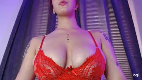 mia independent model online show from September 10, 2025, 3:23 pm