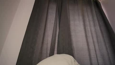 mia independent model online show from October 15, 2025, 1:44 pm