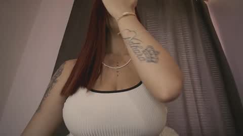 mia independent model online show from October 22, 2025, 2:06 pm