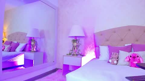 mia montess online show from March 10, 2026, 2:33 pm