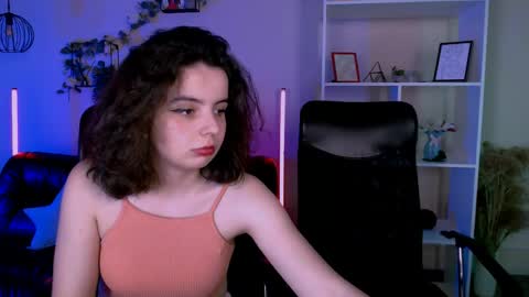 mia_mooon_ online show from June 1, 2026, 8:27 am
