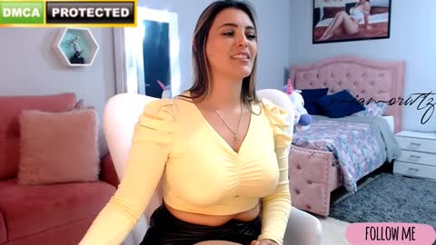 Mia online show from January 28, 2025, 8:15 pm