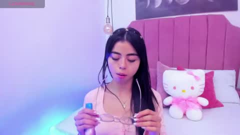 Snapshot of mia_naive chatting on June 10, 2026, 12:15 pm Mia online show from June 10, 2026, 12:15 pm