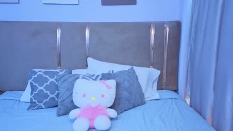 Snapshot of mia_naive chatting on June 28, 2026, 12:44 pm Mia online show from June 28, 2026, 12:44 pm