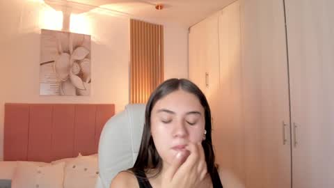 Mia Nevaeh - follow me online show from February 8, 2025, 9:15 pm