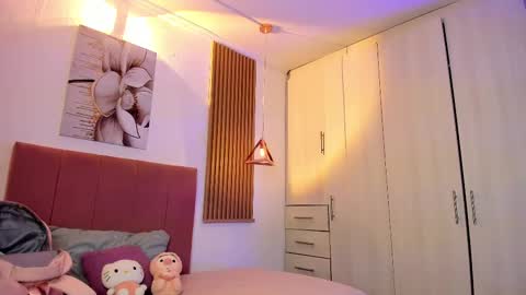 Mia Nevaeh - follow me online show from November 16, 2025, 7:41 pm