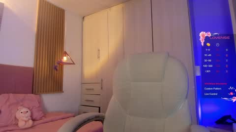 Mia Nevaeh - follow me online show from April 11, 2026, 8:13 pm