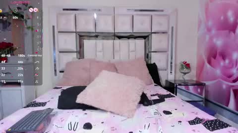 mia_peyton1 online show from September 9, 2025, 9:25 pm