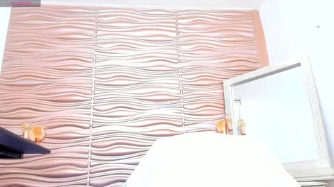 Snapshot of mia_pineda chatting on January 22, 2025, 12:48 am Mariana online show from January 22, 2025, 12:48 am