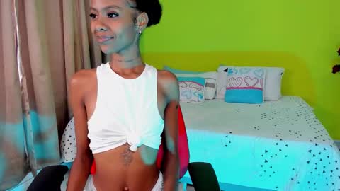 Mia online show from October 28, 2025, 2:53 pm