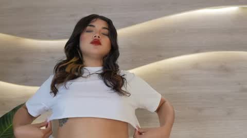 Snapshot of mia_rosalie chatting on May 14, 2026, 7:53 pm mia_rosalie online show from May 14, 2026, 7:53 pm