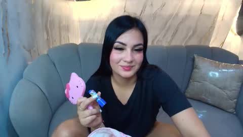 Mia online show from March 5, 2026, 8:05 pm