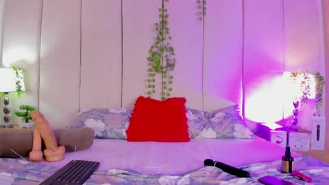 mia rousse25 online show from April 19, 2026, 6:10 pm