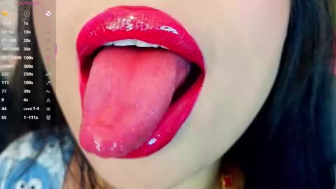 Mia online show from November 10, 2025, 6:29 pm