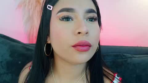 Mia online show from April 19, 2026, 8:33 pm