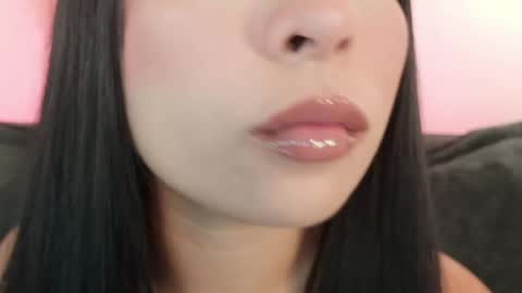 Mia online show from May 27, 2026, 11:35 pm