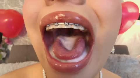 Mia Roux online show from February 16, 2025, 1:14 am