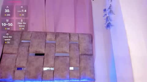 mia_royal online show from February 5, 2026, 7:40 pm