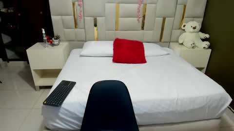 MIA HOT online show from April 25, 2026, 1:41 pm