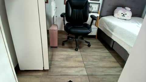 Mia Sepulveda online show from June 12, 2026, 3:22 pm
