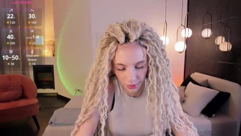 Mia online show from October 14, 2025, 6:03 am