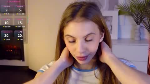 Mia online show from November 25, 2025, 6:13 am