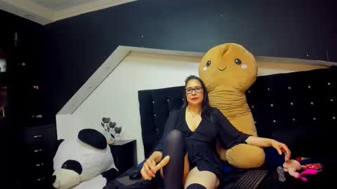 mia_simmons_ online show from April 28, 2026, 7:08 pm