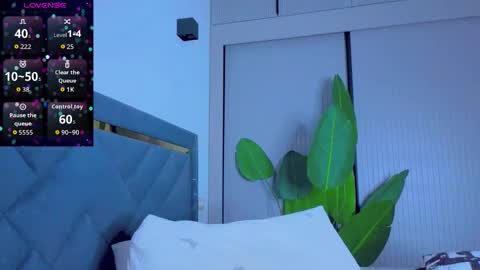 Mia online show from September 13, 2025, 4:07 pm