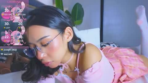 Mia online show from November 28, 2025, 5:15 pm