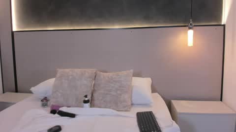 M I A online show from April 20, 2026, 12:19 pm