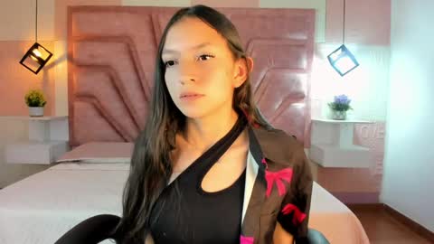 Snapshot of mia_velmont chatting on May 8, 2026, 8:36 pm Miaaa online show from May 8, 2026, 8:36 pm