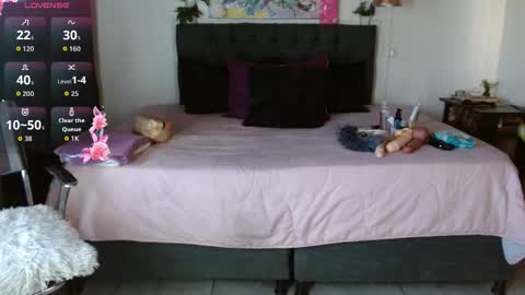 MIA  online show from September 21, 2025, 2:51 pm