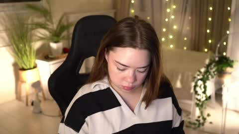 VixenMia online show from January 6, 2025, 3:42 am