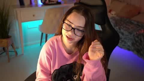 VixenMia online show from February 7, 2025, 3:45 am