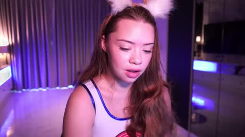 VixenMia online show from September 19, 2025, 2:02 am