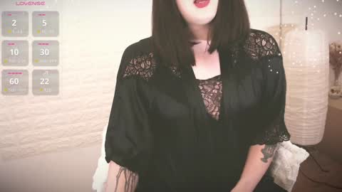 mia_wallase online show from December 30, 2024, 8:25 pm