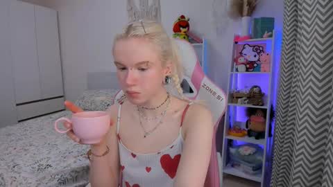 Mia online show from February 10, 2026, 3:21 am